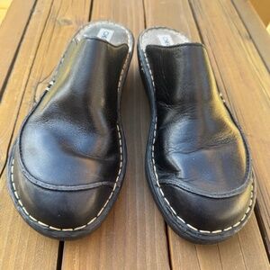 Cherokee Black Leather Clogs